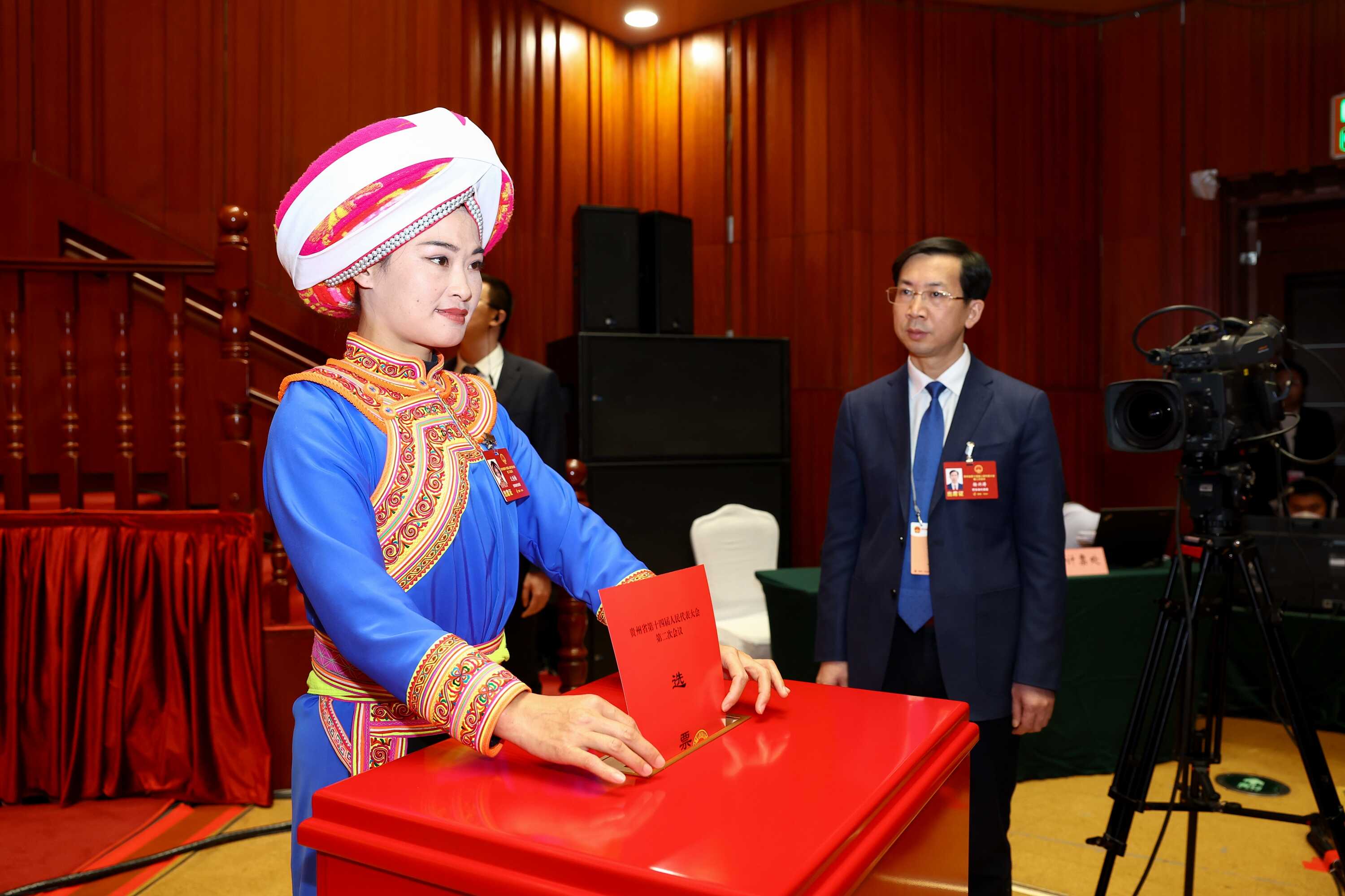 圆满完成各项议程！省十四届人大二次会议在贵阳胜利闭幕