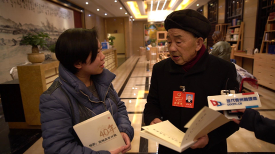 黄大发：人大代表是人民的桥梁 要把人民的问题带上来