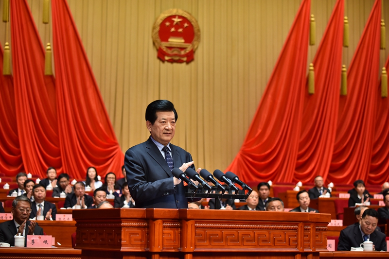 省人大常委会副主任孙永春作报告