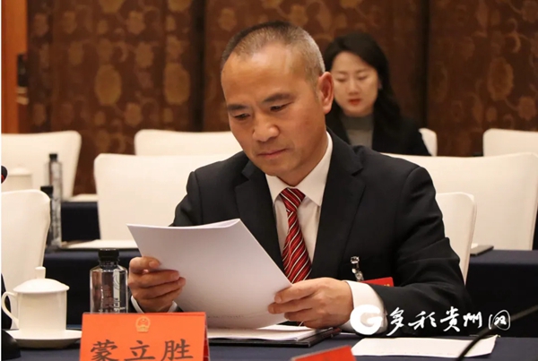 省人大代表蒙立胜：建立经纪人机制 推进非遗传承与发展