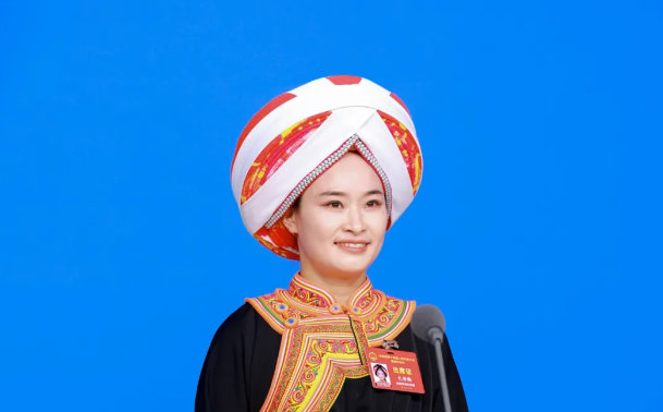 文安梅代表：守护文明基因 擦亮彝乡星火