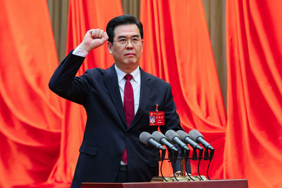 向宪法和人民庄严承诺——省十三届人大四次会议新当选国家工作人员宣誓就职