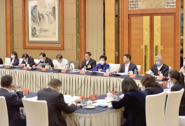 黔西南州代表团审议省人大常委会工作报告