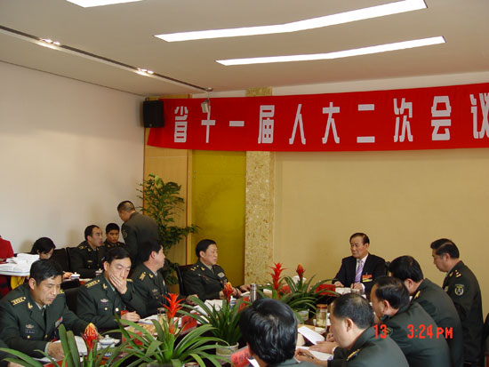 军队代表团审查“计划报告”和“预算报告”（组图）