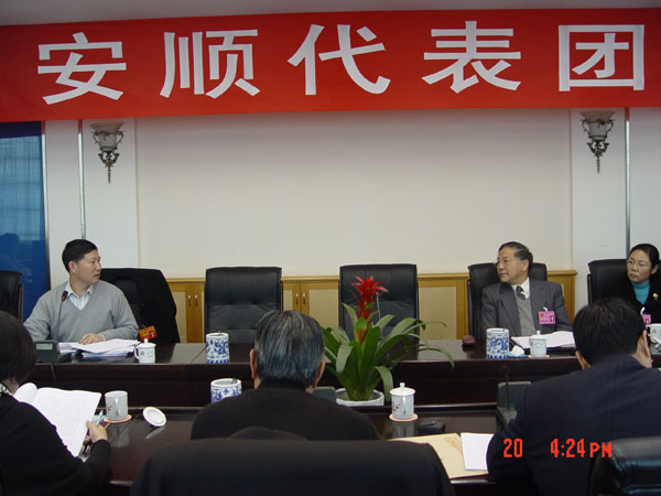 安顺市代表团分组审议政府工作报告(组图)
