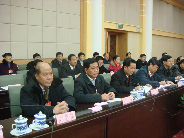 1月25日下午省十一届人大一次会议大会主席团召开第六次会议（组图）