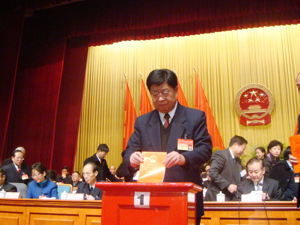 1月25日上午省十一届人大一次会议举行第五次全体会议（组图）