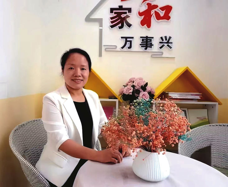 何英代表：做搬迁群众的贴心人