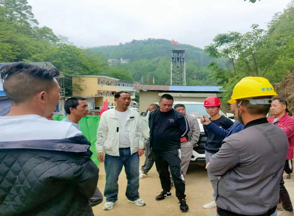 用脚步丈量民心  以真情换来真心 奔跑在“富矿精开”第一线的“长脚杆” ——福泉市道坪镇人大代表周郅明履职的那些事