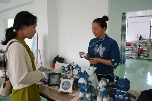 黄梅代表：指间手艺变成指尖经济
