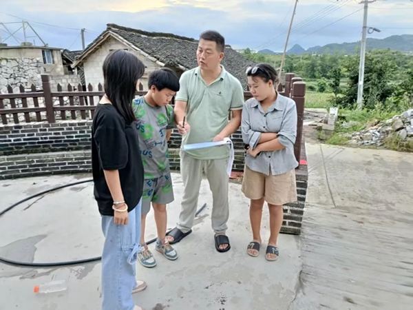尹明凯代表：乌江畔踏出双岗履职路