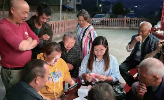 伍婷代表：用青春汗水浇灌振兴路