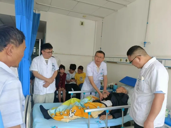 初心映使命 履职为民生——记息烽县人大代表何大江