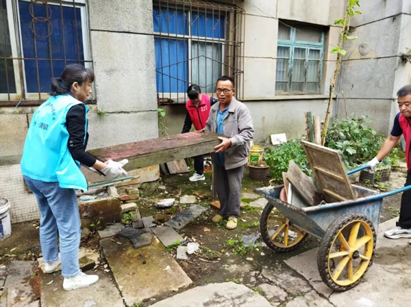 清镇市站街镇人大代表曹君:深耕环境整治“小切口” 书写为民履职“大文章”