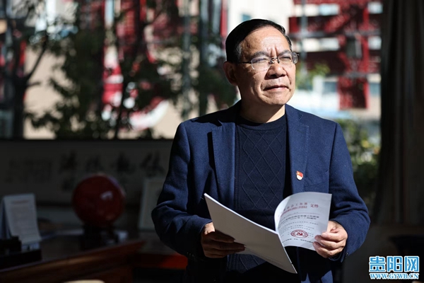 钟远人：37载深耕法治一线 双岗履职不负使命