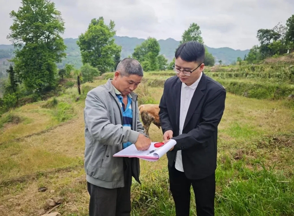 扎根基层践初心 情系群众显担当——记贞丰县龙场镇人大代表王波