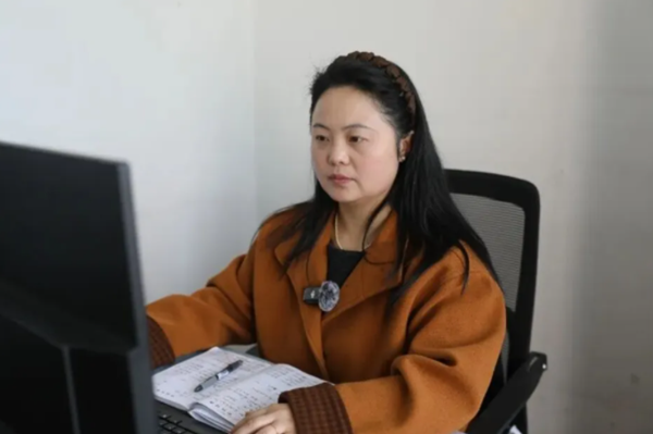 杨恩兰代表：携田间心声 赴两会之约