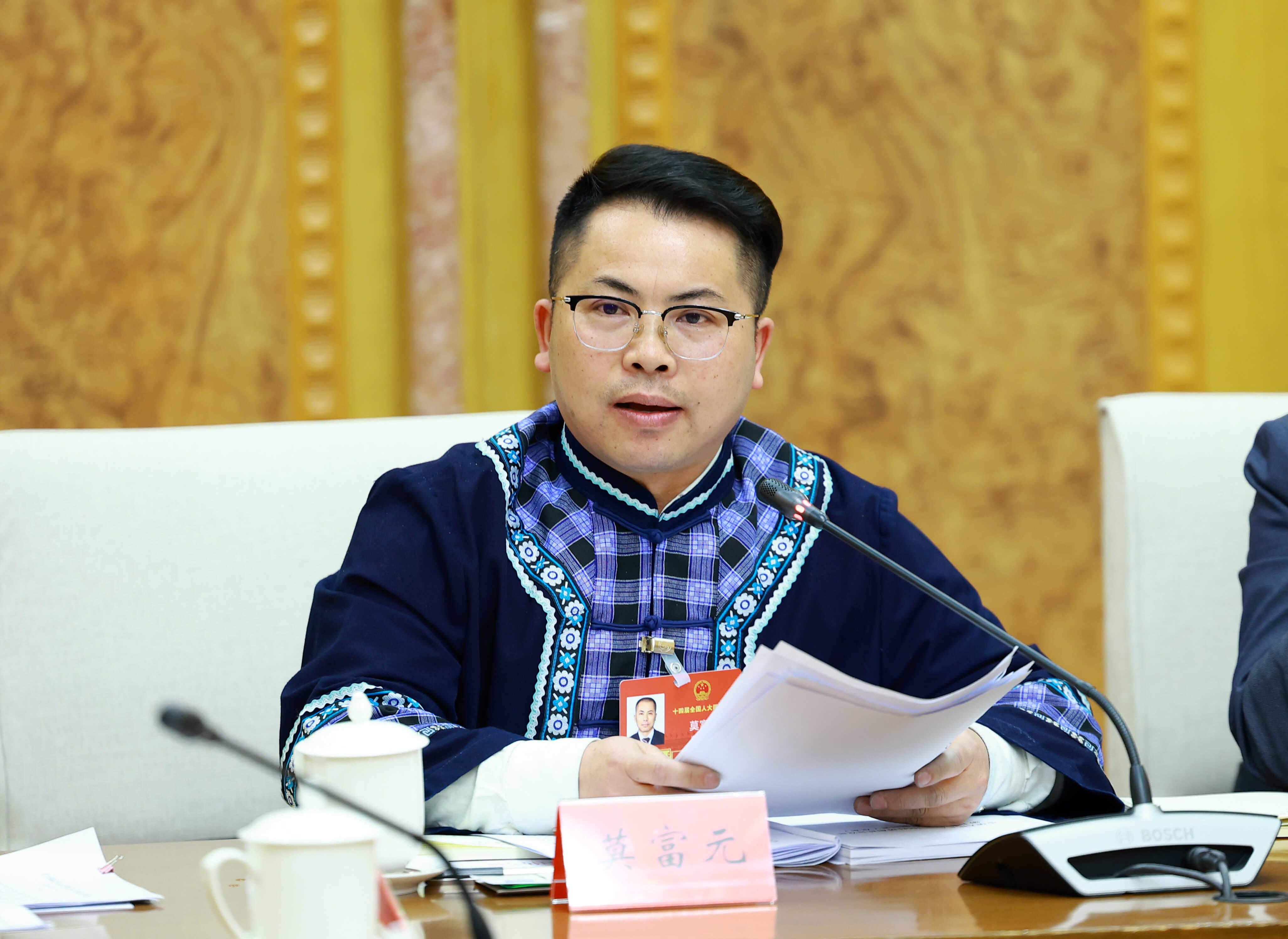 莫富元代表：让乡亲们享受邮政便利服务