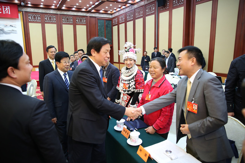 中共中央政治局委员、中央书记处书记、中央办公厅主任栗战书参加贵州代表团审议并看望代表