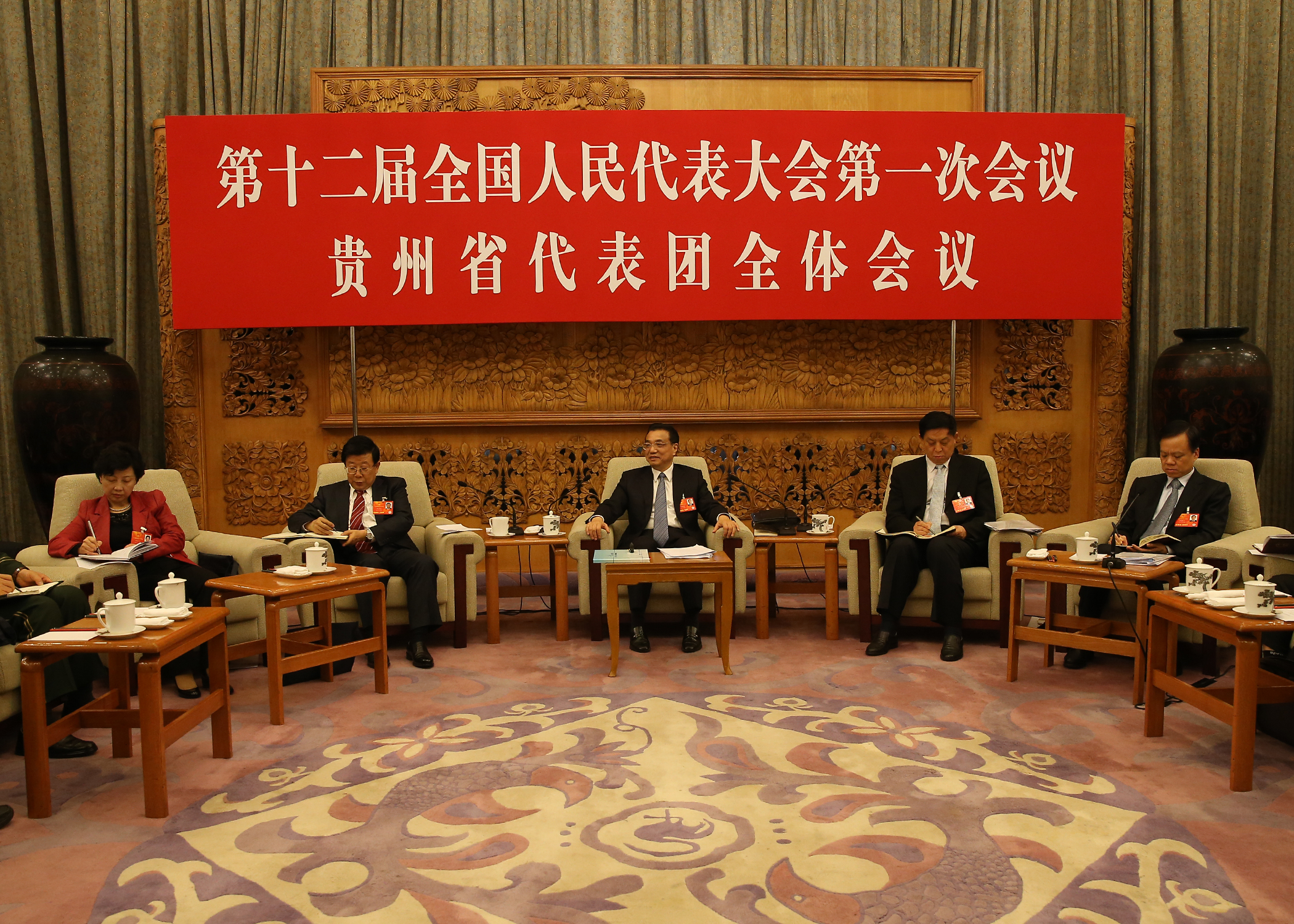 李克强参加贵州代表团审议，认真听取我省代表的意见和建议