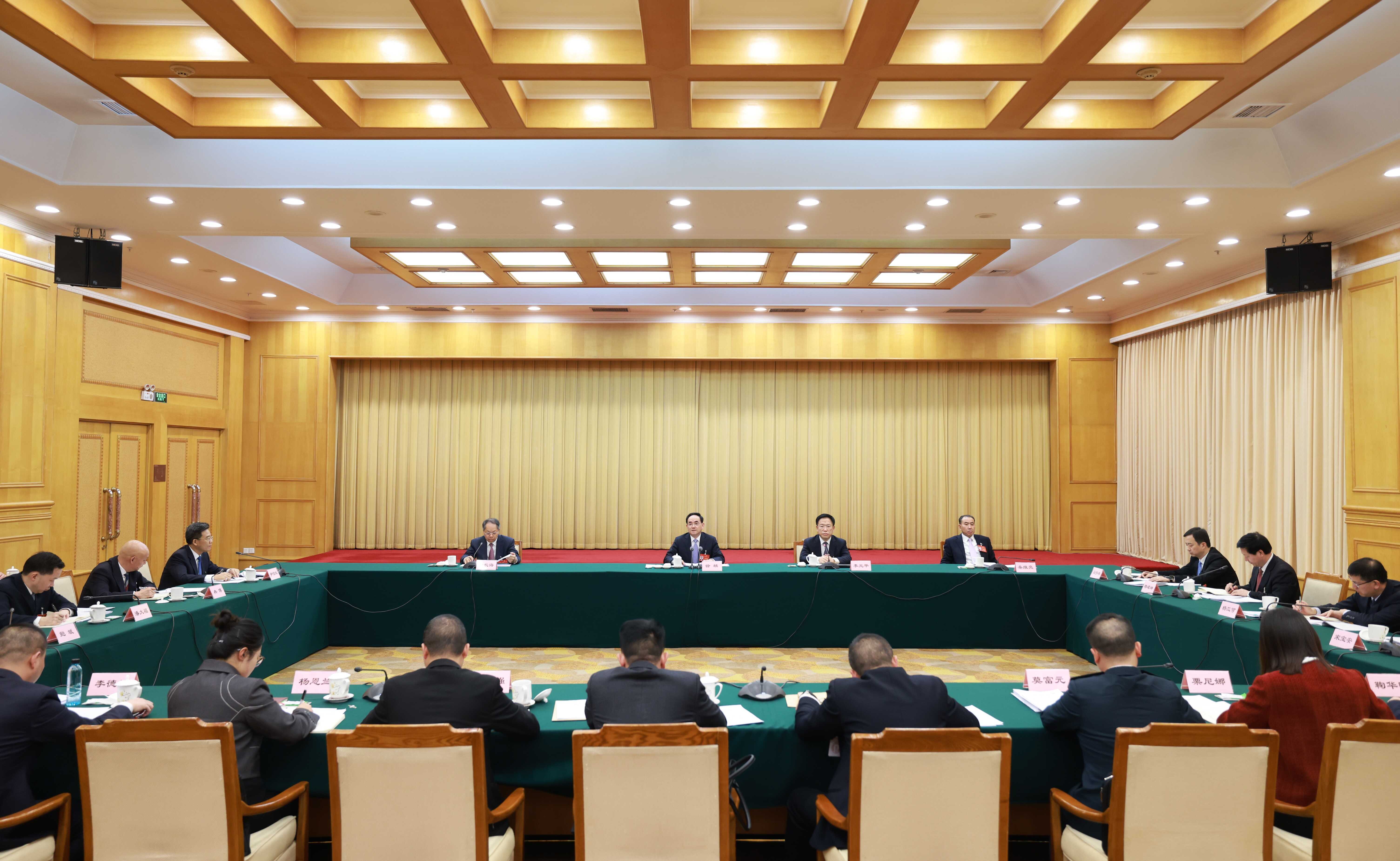 贵州代表团举行会议 徐麟李炳军等参加
