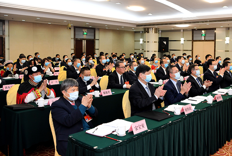 贵州代表团举行组团会议，推选谌贻琴为代表团团长 李炳军蓝绍敏李飞跃为副团长