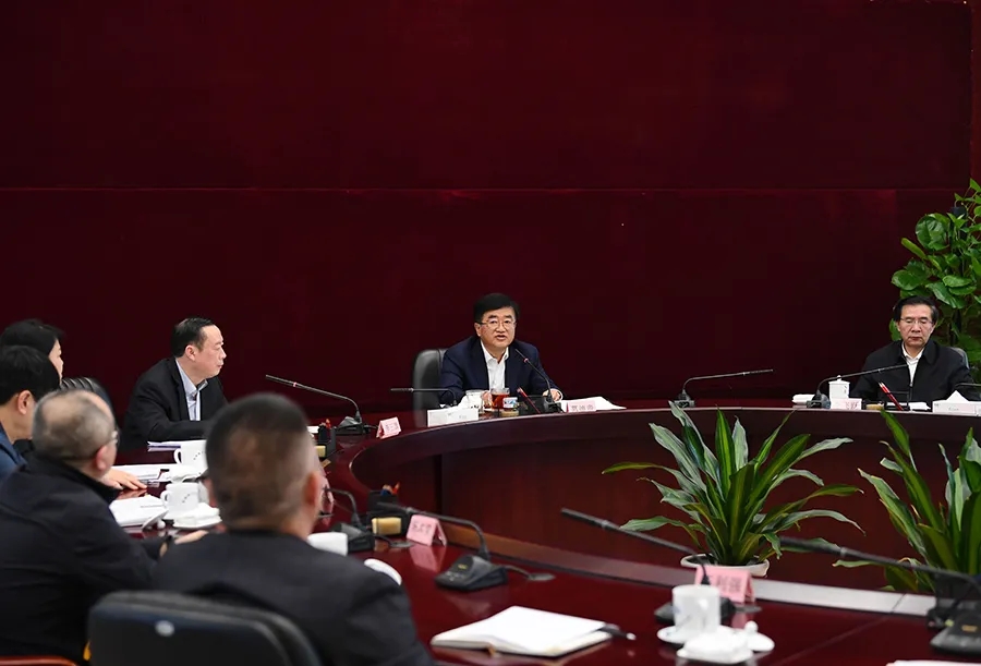 十三届全国人大四次会议贵州代表团工作人员会议召开