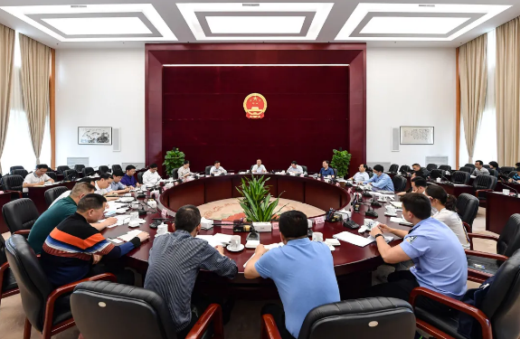 十三届全国人大三次会议贵州代表团工作人员会议召开