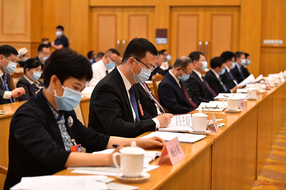 十三届全国人大三次会议贵州代表团共向大会提交议案17件、建议244件