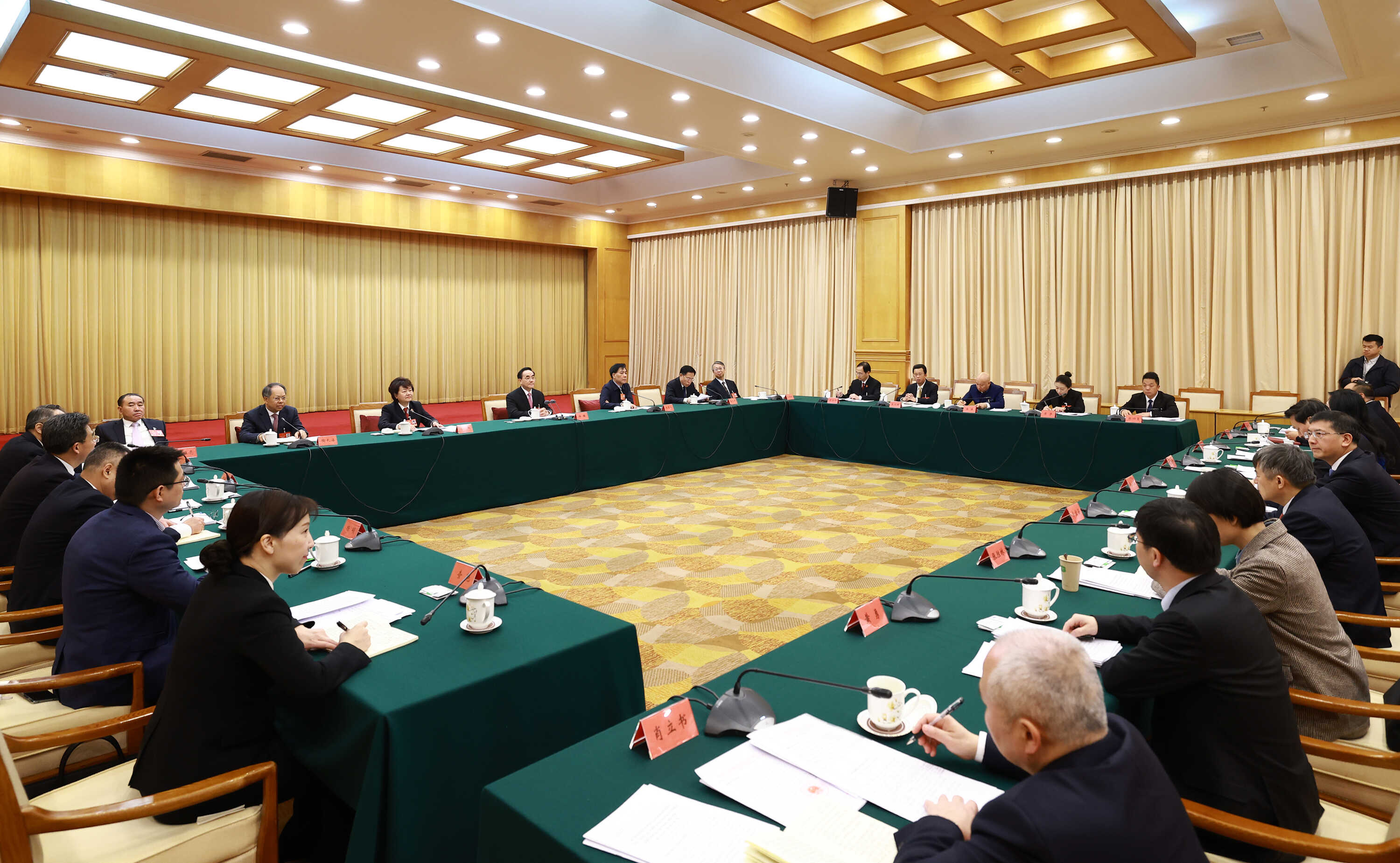 贵州代表团审议“两高”工作报告 徐麟李炳军沈春耀等参加审议
