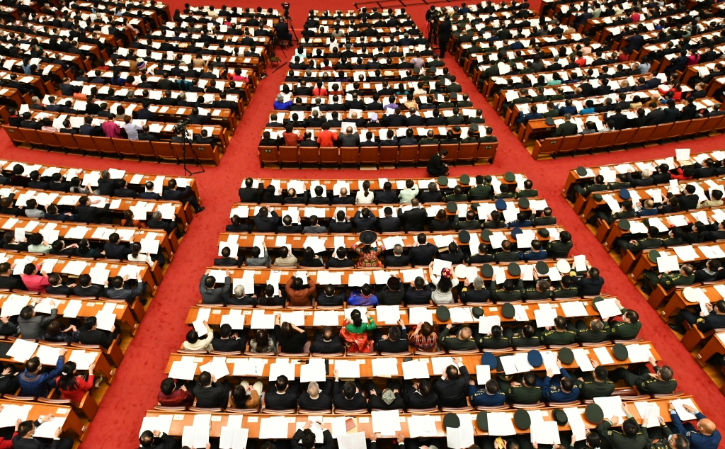 十三届全国人大五次会议举行第二次全体会议