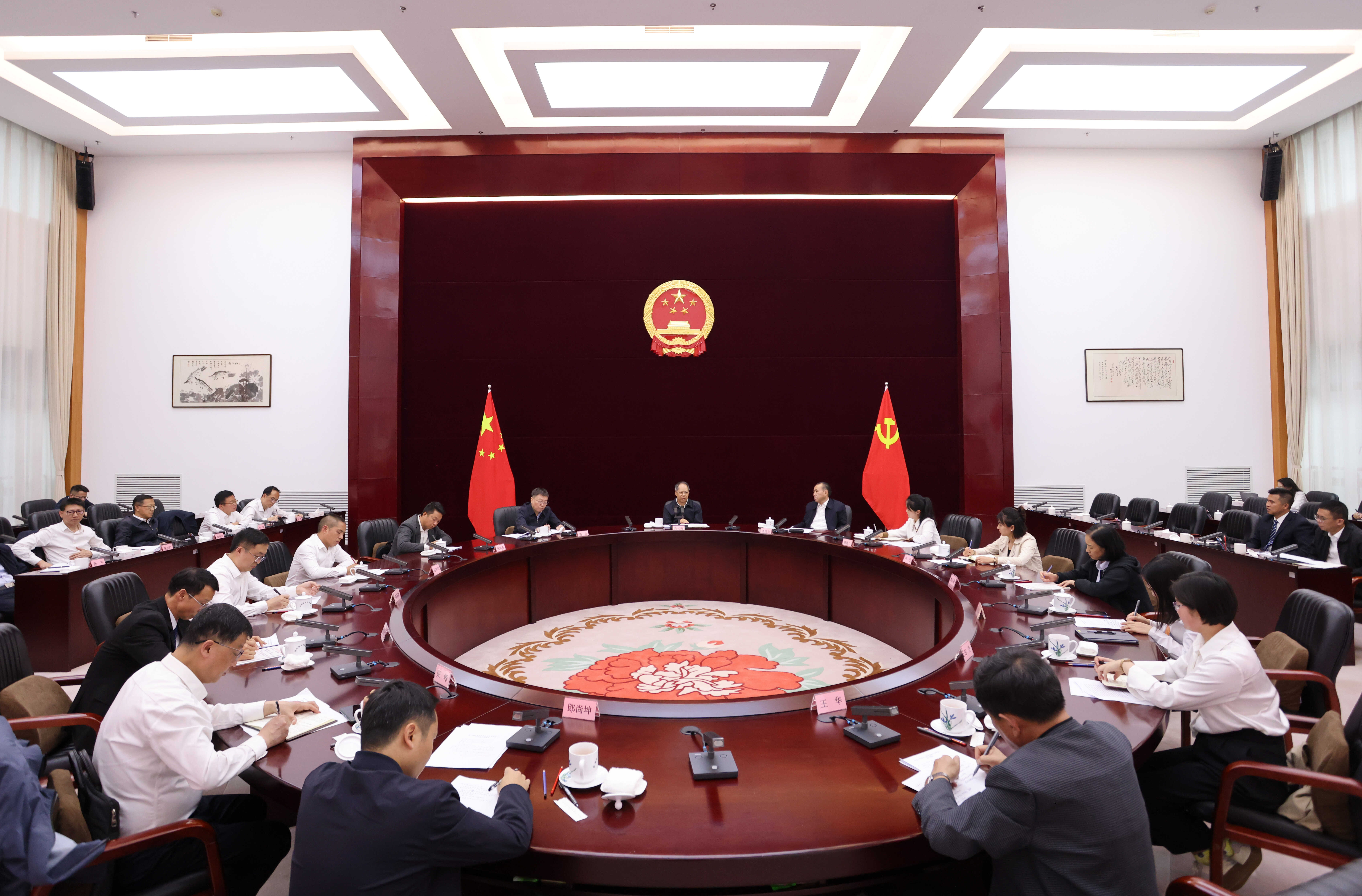 省十四届人大常委会第十七次会议列席代表座谈会召开