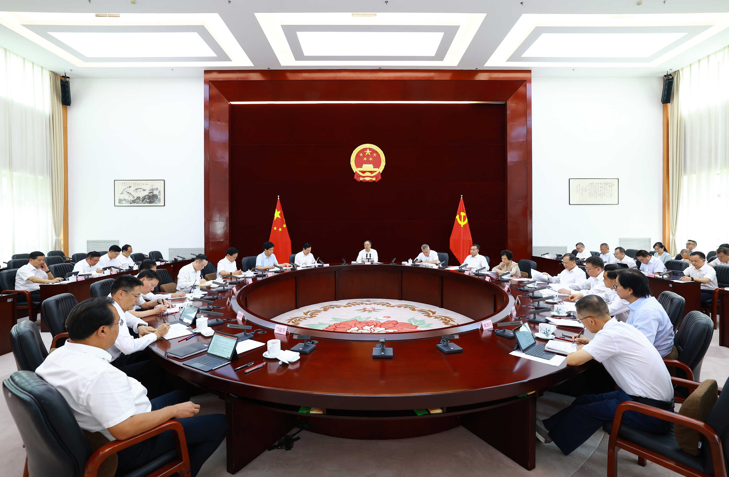 省人大常委会党组召开（扩大）会议