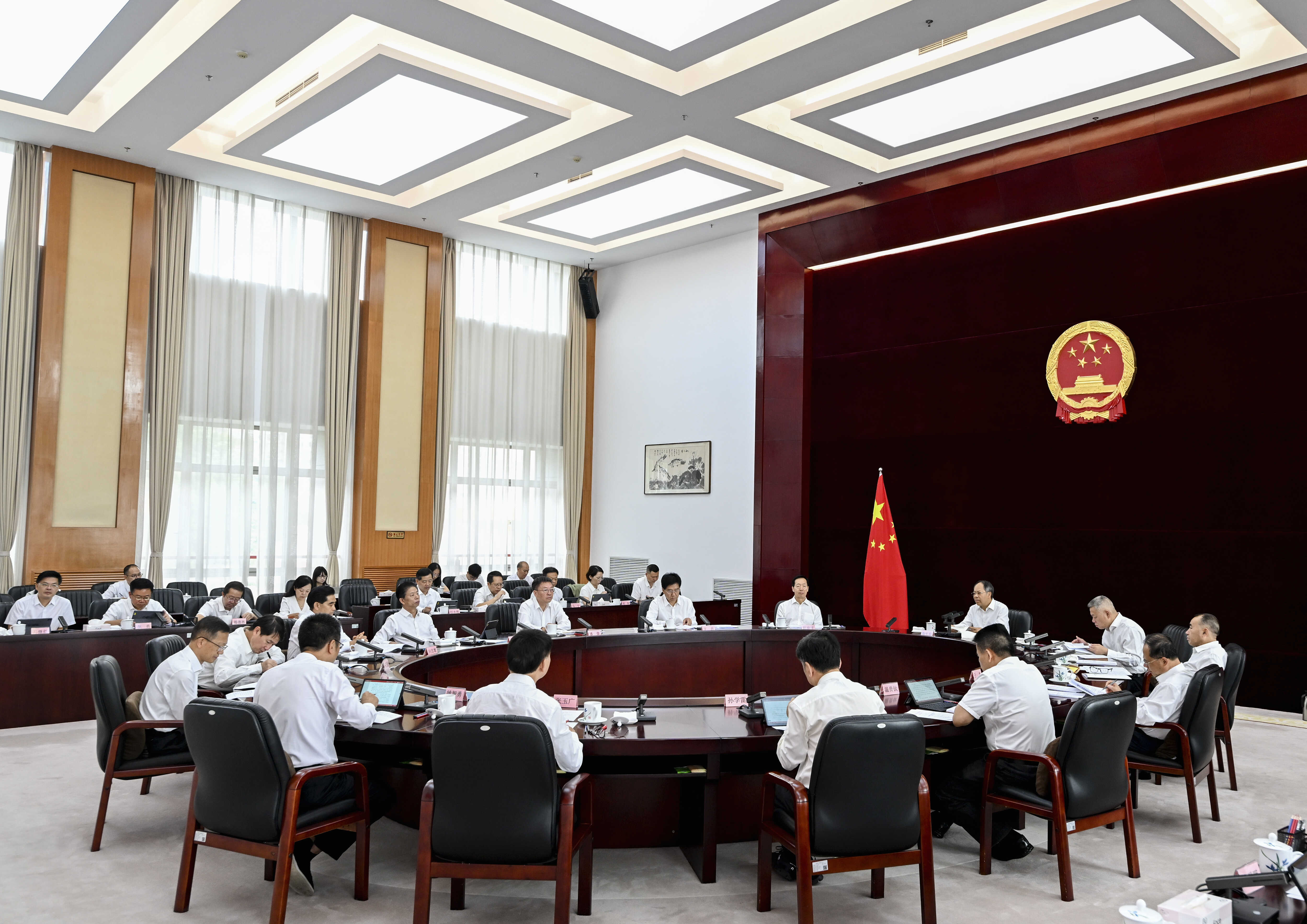 省人大常委会党组召开（扩大）会议