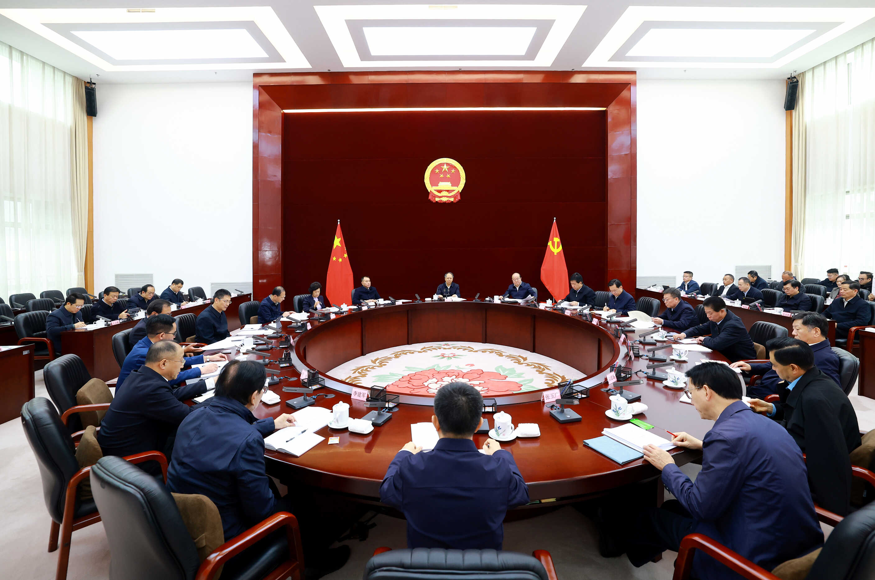 省人大常委会党组召开（扩大）会议