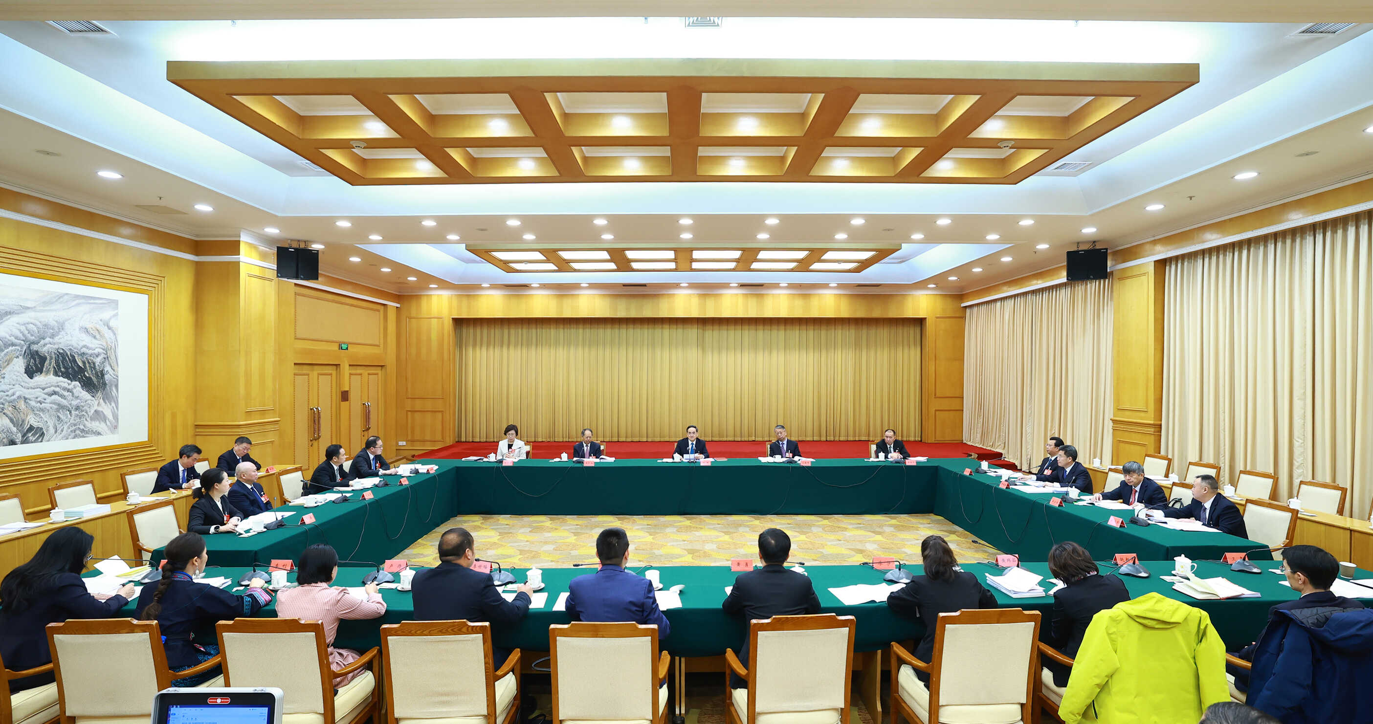 贵州代表团举行会议 学习贯彻习近平总书记重要讲话精神 审查计划报告和预算报告