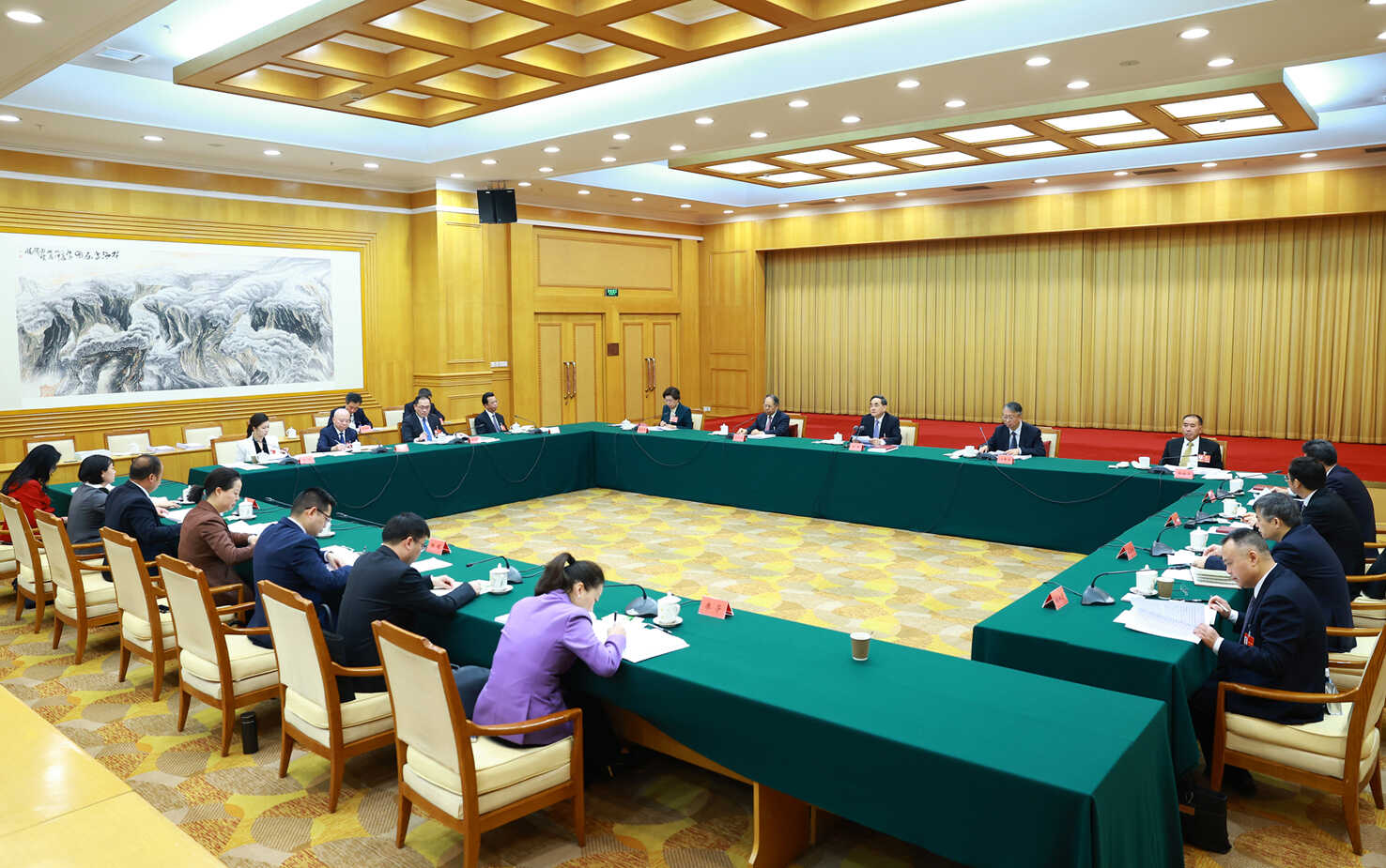 贵州代表团举行会议 学习贯彻习近平总书记重要讲话精神 审议生态环境法典草案