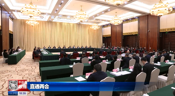 省十四届人大四次会议主席团举行第三次会议