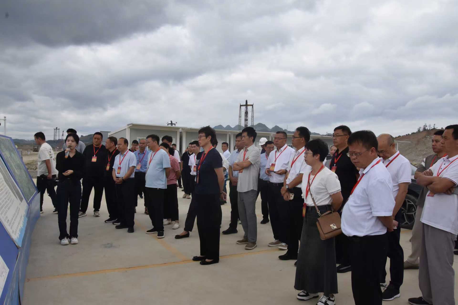 省市县代表集中视察PGA(聚乙醇酸)建设项目(织金县人大办:鄢小礼 摄影).jpg