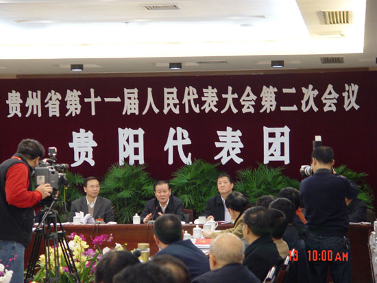 贵阳市代表团分组审议“政府工作报告”（组图）