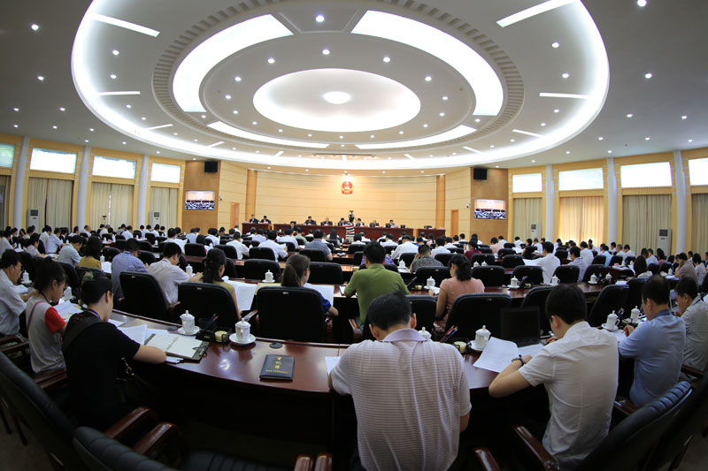 省十二届人大常委会第三次会议在贵阳召开