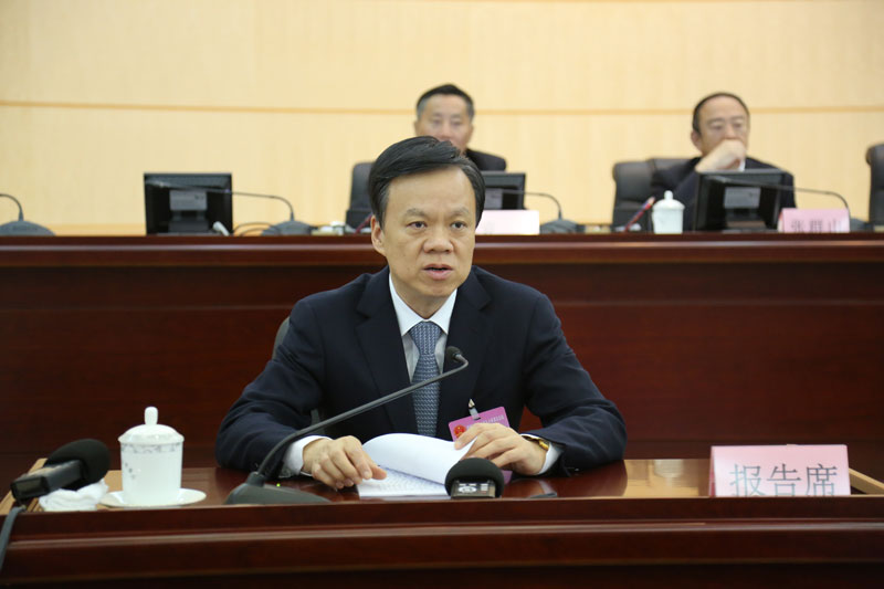 省十二届人大常委会第三次会议在贵阳召开，中共贵州省委副书记、省长陈敏尔作报告