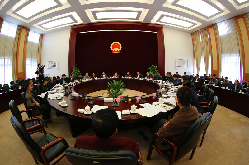 省人大常委会召开第十五次主任会议
