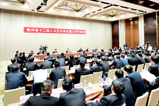 遵义代表团审议《政府工作报告》。