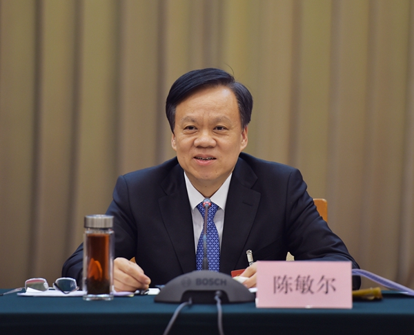 　十二届全国人大五次会议贵州代表团5日下午举行全体会议，审议《政府工作报告》。图为省委书记、省人大常委会主任陈敏尔讲话。 张凯 摄