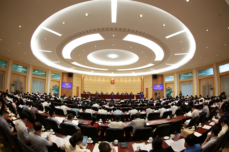 省十二届人大常委会第二十八次会议会议现场