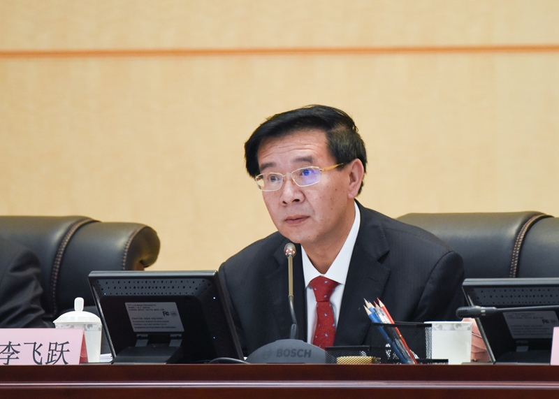 省人大常委会副主任李飞跃主持二十八次常务会议第二次全体会议