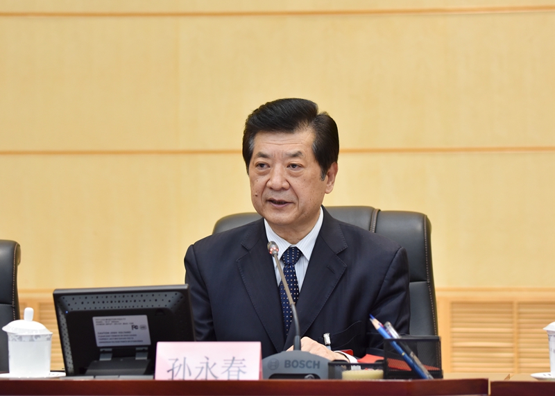 省人大常委会党组书记、副主任孙永春主持二十八次常委会第三次会议