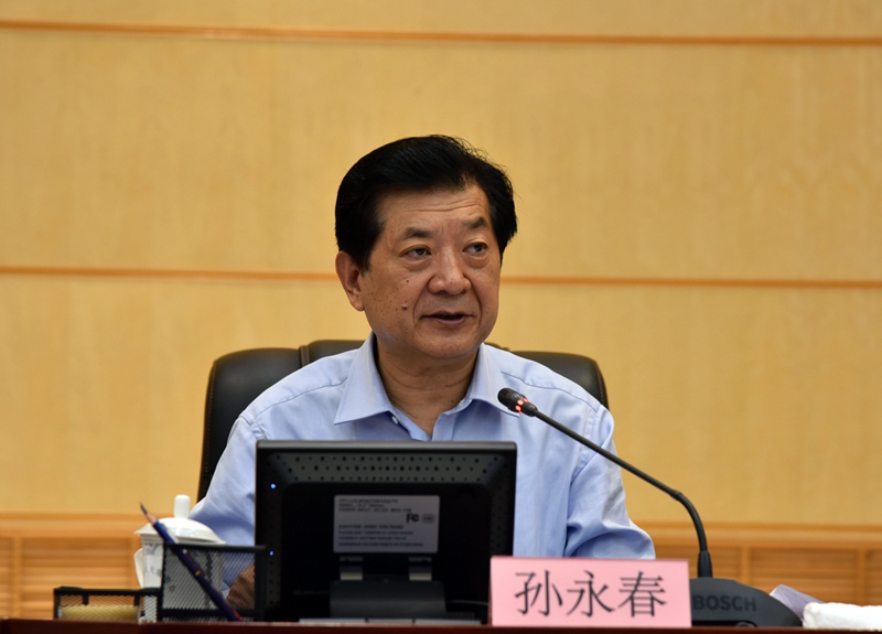 省人大常委会党组书记、副主任孙永春主持省十二届人大常委会第三十一次会议第一次全体会议