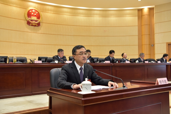 陈鸣明在省十三届人大常委会第七次会议第一次全体会议上作说明